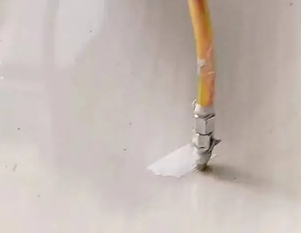 兴化瓷砖空鼓维修公司专业解答在瓷砖铺贴过程中，如果使用的砂料过粗（如全部使用了粗砂），可能会导致以下问题